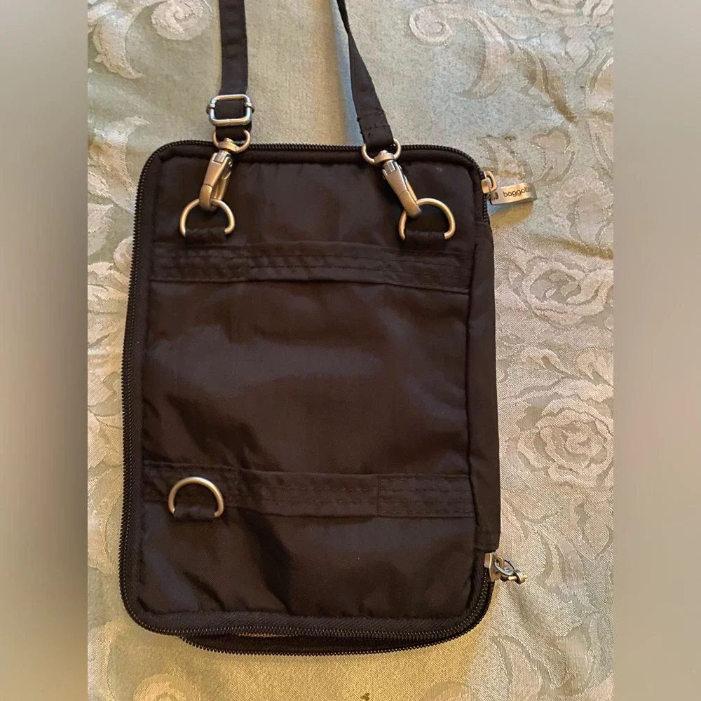 Baggallini - Travel Ready Convertible Belt & Crossbody small bag - classic black - Picture 4 of 6